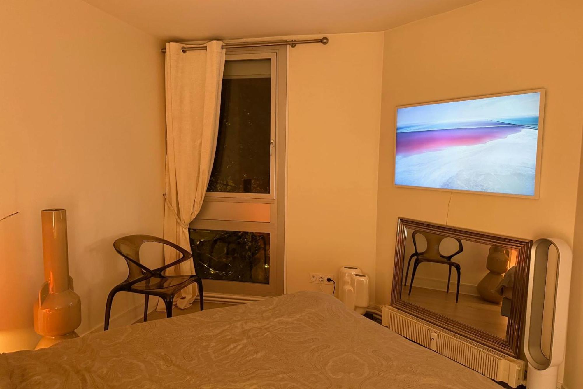 Bright In With Balcony Apartment Paris