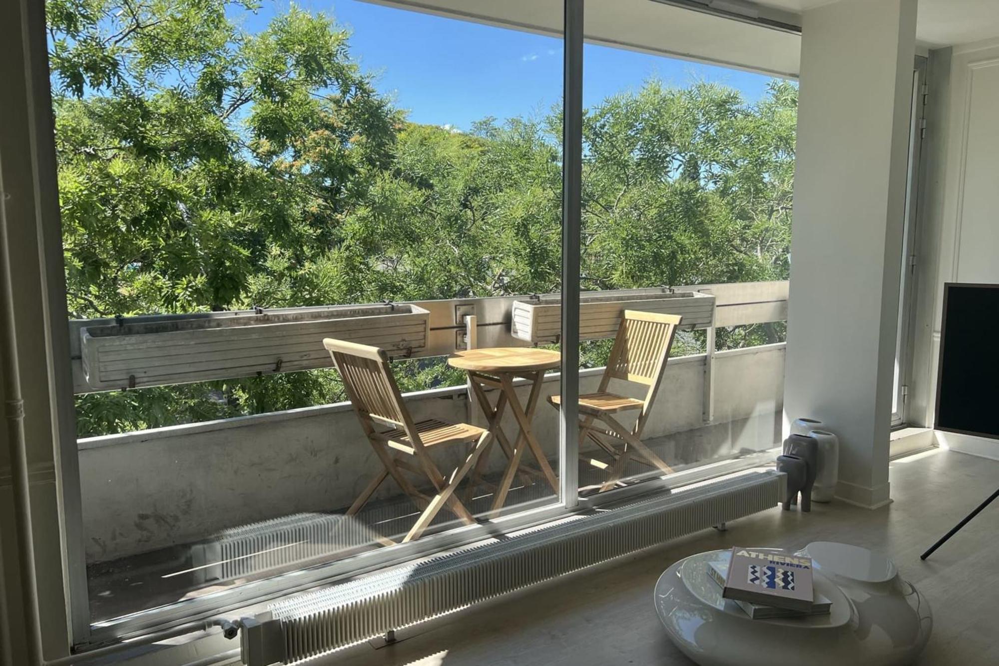 Bright In With Balcony Apartment Paris